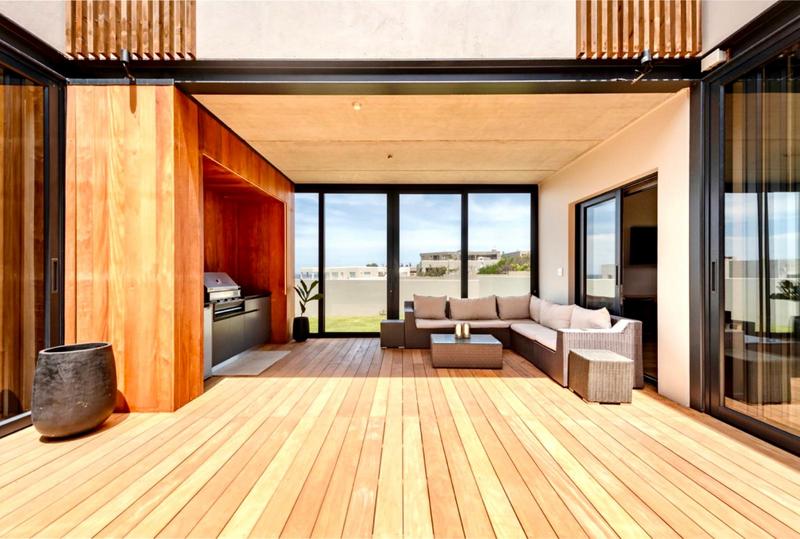 To Let 4 Bedroom Property for Rent in Keurboomstrand Western Cape